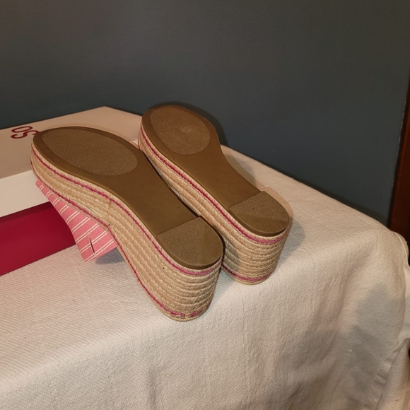 SO Sandals - New In Box - Picture 5 of 5